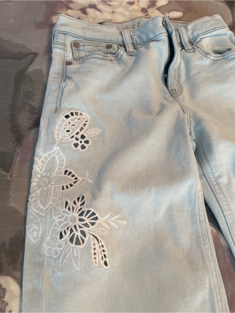 American Eagle Light Blue Flower Embroidered Women’s Jeans 000 Regular